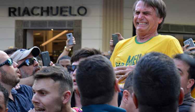 Jair Bolsonaro quando levou a facada durante a corrida eleitoral em 2018. (Foto: Reprodução)