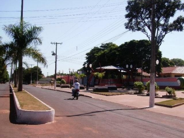 Rua central de Japorã; município terá eleição suplementar em 1º de dezembro. (Foto: Reprodução)