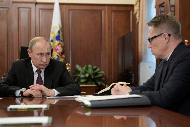 Presidente da Rússia Vladimir Putin e o ministro da Saúde Mikhail Murashko Foto: Alexei Druzhinin/SPUTNIK/AFP