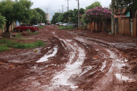 Rua Hugo Yule sofre com a obra paralisada e a incidência das chuvas (Fotos: Rafael Brites)