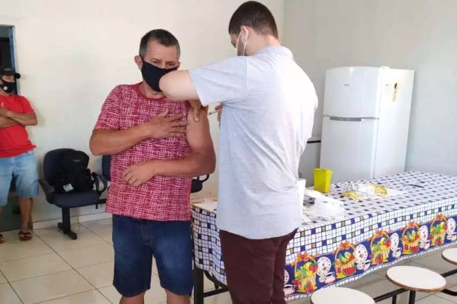 Município está adiantado e já imuniza pessoas de 35 anos ou mais contra Covid-19 - Prefeitura de Japorã