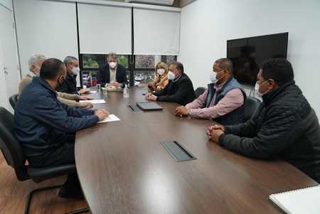 Autoridades discutem estação de gás em Sidrolândia (Foto: Assessoria)