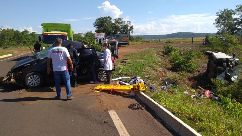 Veículos envolvidos no acidente na BR-060 (Foto: O Pantaneiro)