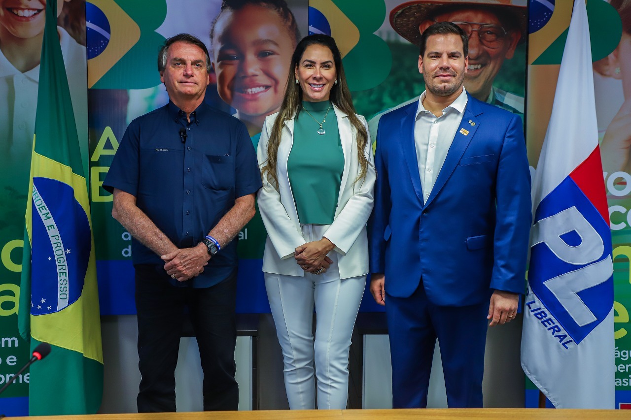 Presidente Jair Bolsonaro, Iara Diniz Contar e Dep. Capitão Contar/Foto: Assessoria