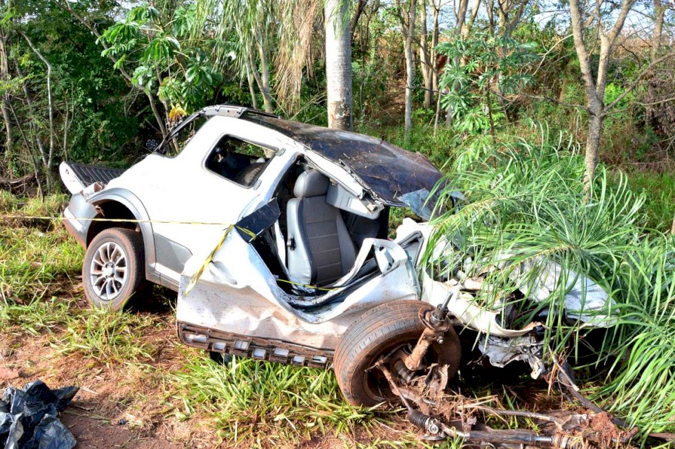 Veículo VW/Saveiro ficou totalmente destruído com a batida - Imagem: Ribero Junior/MS24h