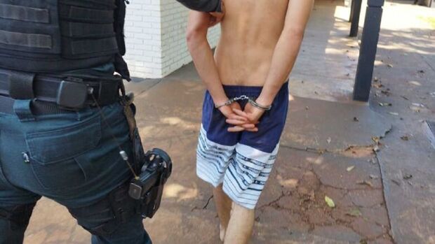 Jovem foi preso pela PM nesta manhã no Jardim Água Boa - Crédito: Osvaldo Duarte/Dourados News