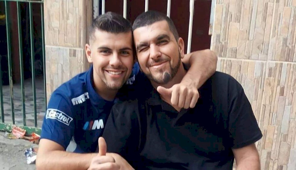 Lucas Domingues dos Santos e Fernando Santos Rocha suspeitos pelo crime em foto publicada nas redes sociais. (Foto: Reprodução/Redes Sociais)