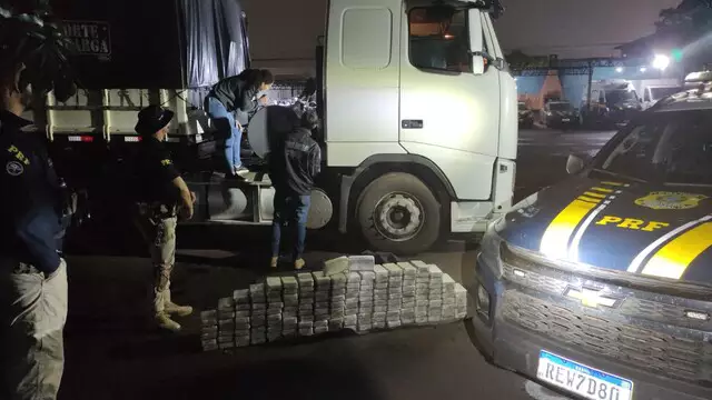 Tabletes de cocaína retirados do caminhão (Foto: Divulgação/PRF) - CREDITO: CAMPO GRANDE NEWS