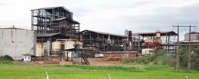 Fachada da usina abandonada em Sidrolândia (Foto: Região News) 