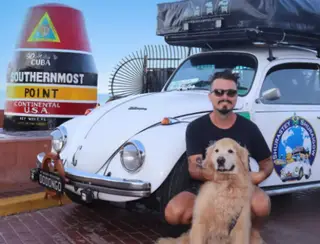 Influenciador brasileiro que viajava com cão Shurastey morre em acidente de carro nos EUA