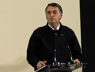 Bolsonaro promete manter zerados impostos federais de combustíveis