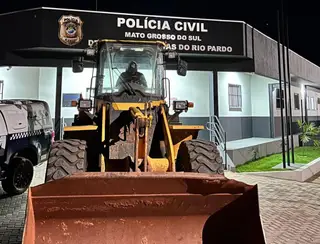 Polícia Civil recupera pá carregadeira em Ribas do Rio Pardo