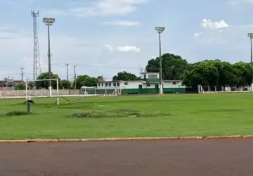 Gramado do estádio Sotero Zarate, situado em Sidrolândia. (Foto: Reprodução/EMS) 