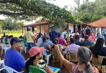 Famílias do assentamento Flórida receberam atendimento por instituições durante Dia D no Campo
