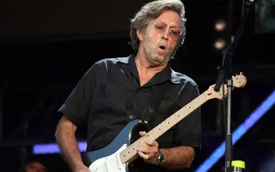 Eric Clapton contrai Covid-19 e cancela shows