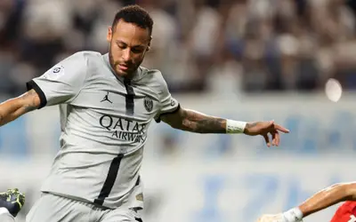 Atuação de gala na estreia do Campeonato Francês rende elogios a Neymar: 