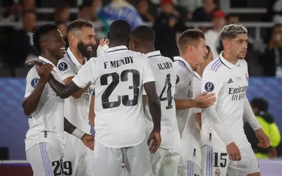Benzema marca, Real Madrid vence o Eintracht Frankfurt e conquista Supercopa da Europa pela quinta vez 