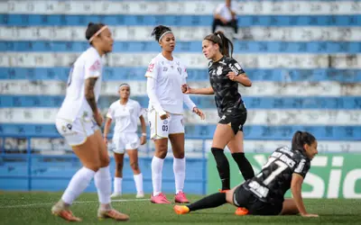 Com maior premiação da história, Paulistão feminino começa com goleada do Corinthians
