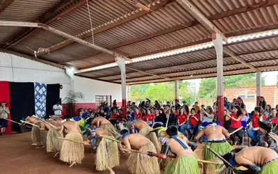 Escola de Costa Rica visita a Aldeia Tereré em Sidrolândia