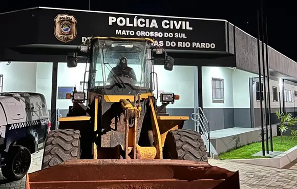Polícia Civil recupera pá carregadeira em Ribas do Rio Pardo